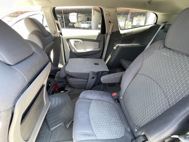 2011-chevrolet-traverse-image-105