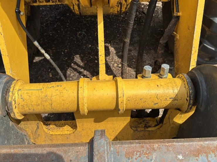 2001-john-deere-444h-image-5