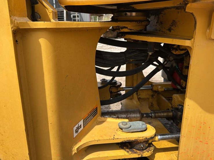 2001-john-deere-444h-image-32
