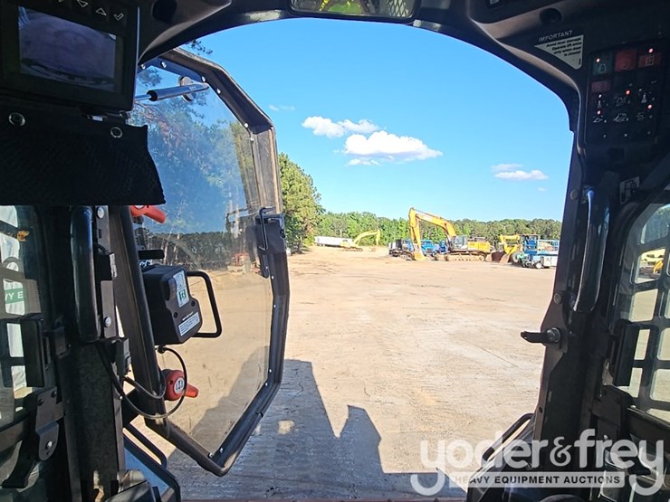 2024-deere-333g-image-38