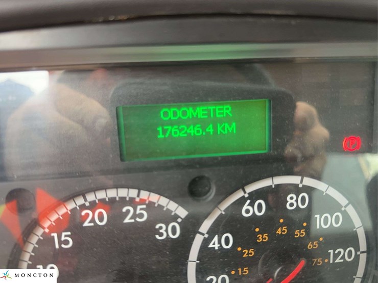 2016-freightliner-114sd-image-27