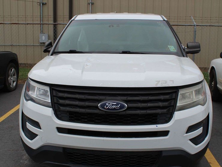2016-ford-explorer-image-10