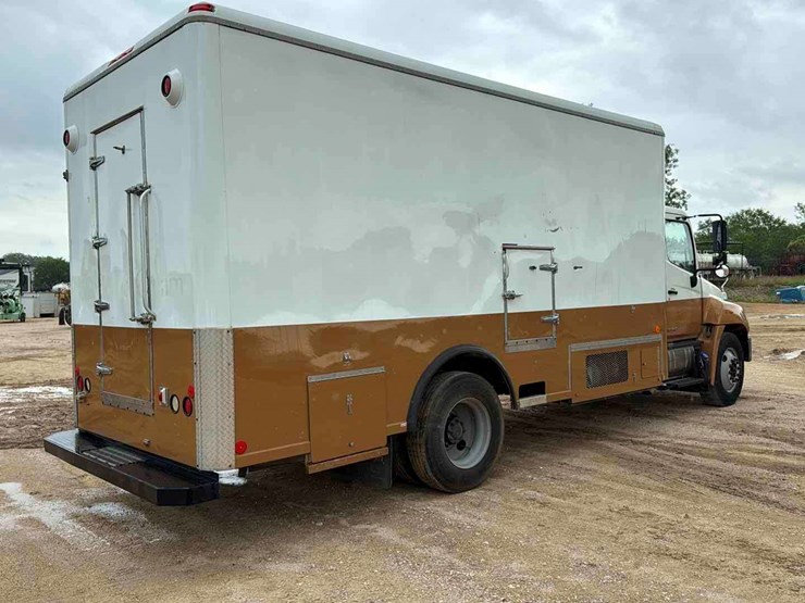 2011-hino-box-truck-image-4