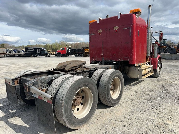 2000-freightliner-fld120-image-5