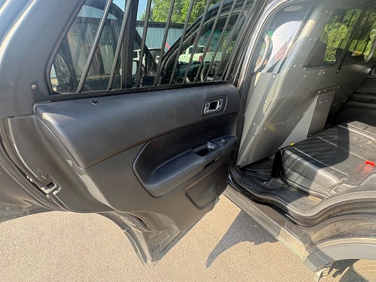 2016-ford-explorer-image-27