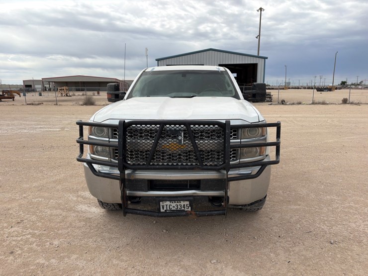 2019-chevrolet-silverado-2500hd-image-2