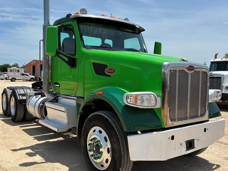 2018-peterbilt-567-image-3