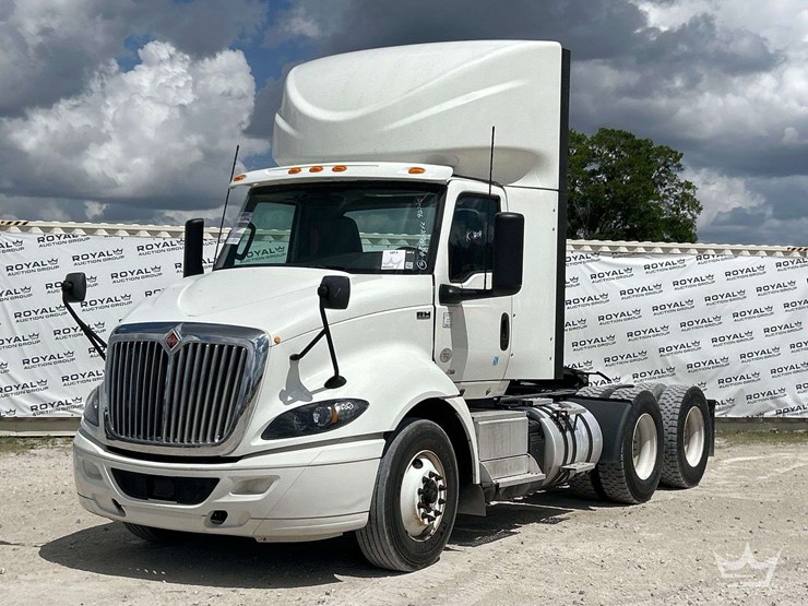 2021-international-rh613-t/a-day-cab-truck-tractor-image-1