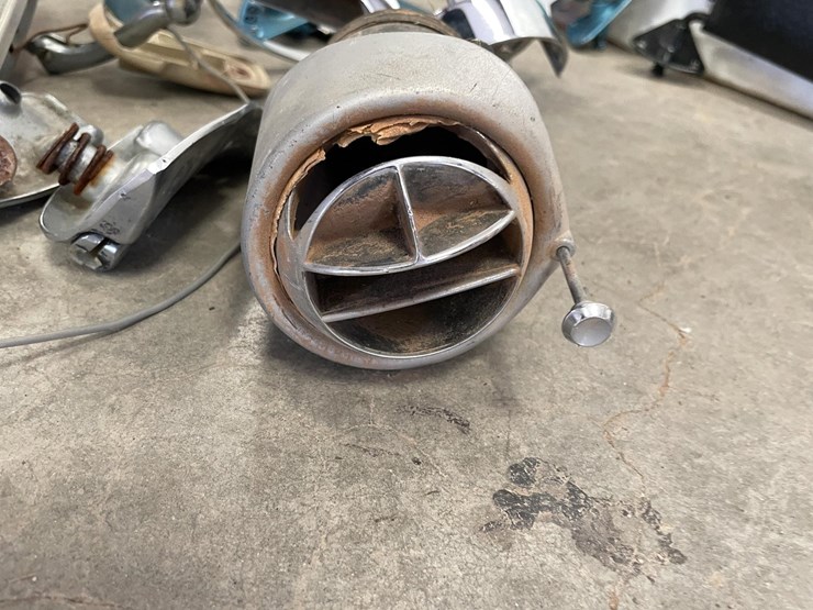#5402-•-huge-lot-of-classic-car-parts-(las-cruces,-nm)-image-9
