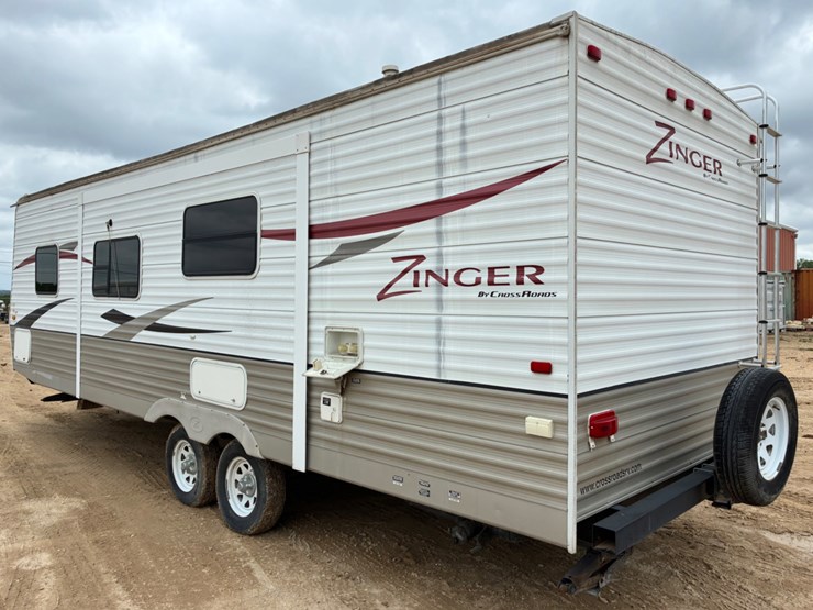 2010-zinger-by-crossroads-bumper-pull-camper-image-4