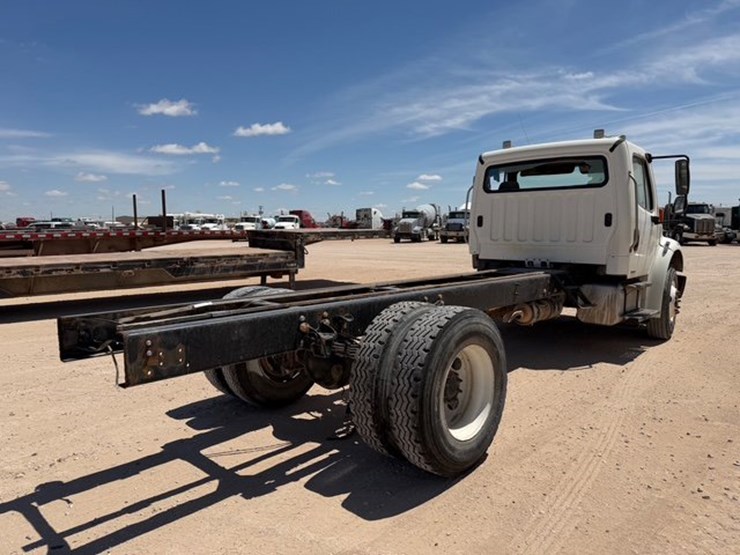 2008-freightliner-m2-cab-&-chassis-image-6