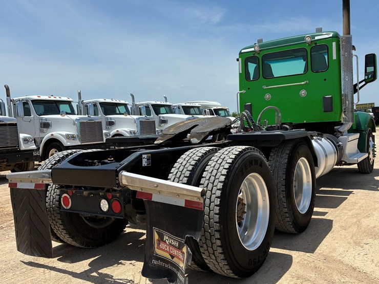 2018-peterbilt-567-image-4
