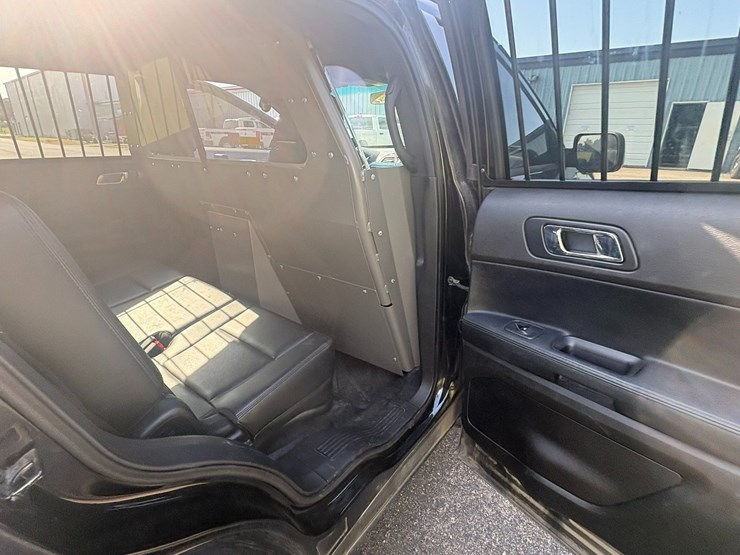 2016-ford-explorer-image-55