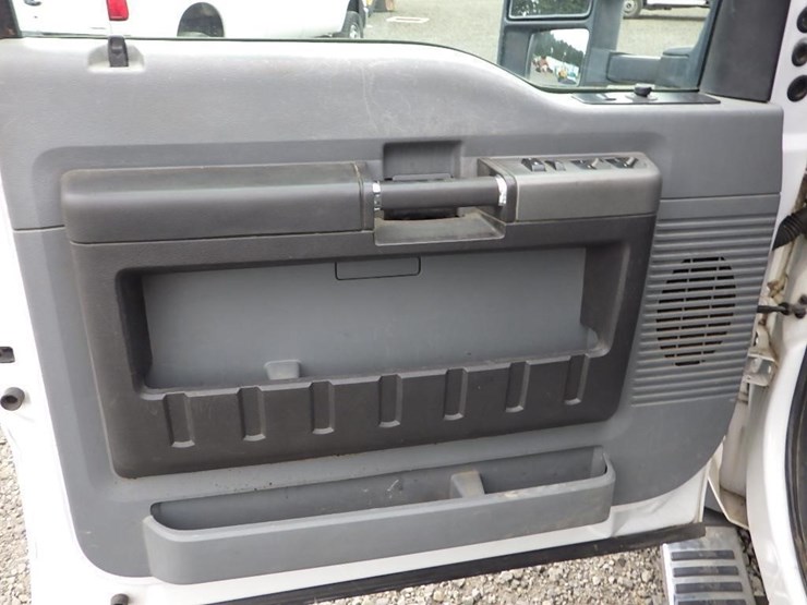 2011-ford-f550-image-31