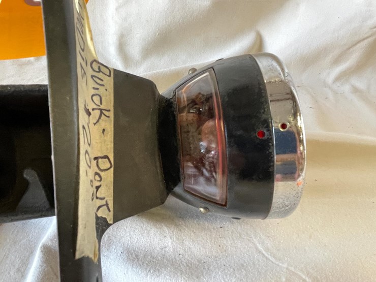 #5372-•-buick-or-pontiac-woodie-tail-light-(las-cruces,-nm)-image-11