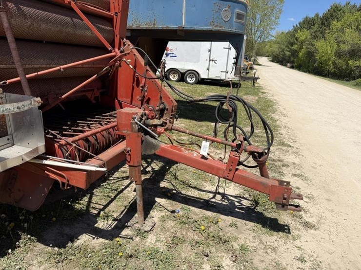 omc-roll-baler-595-round-baler-image-4