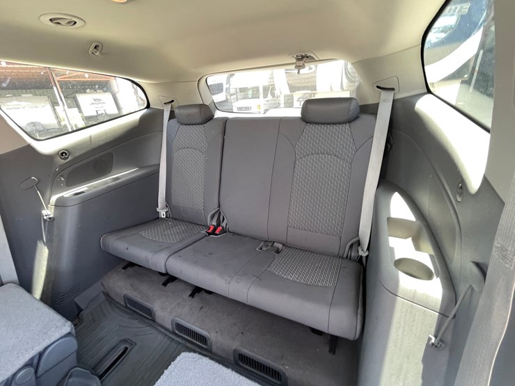 2011-chevrolet-traverse-image-109
