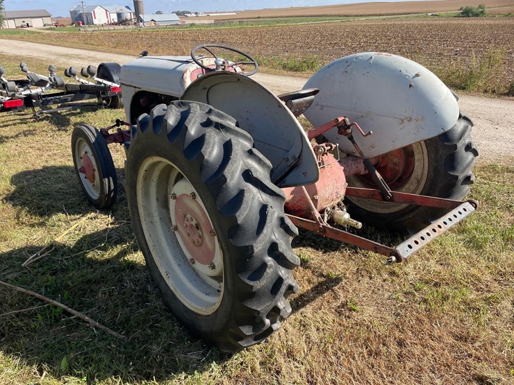 ford-tractor-image-3