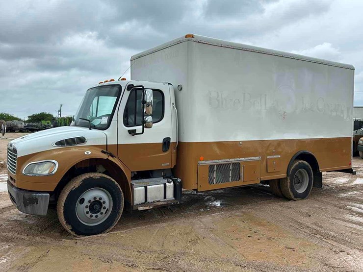 2011-freightliner-m2-image-1