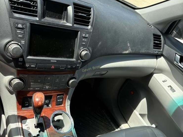 2010-toyota-highlander-image-9