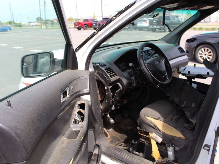 2016-ford-explorer-image-9