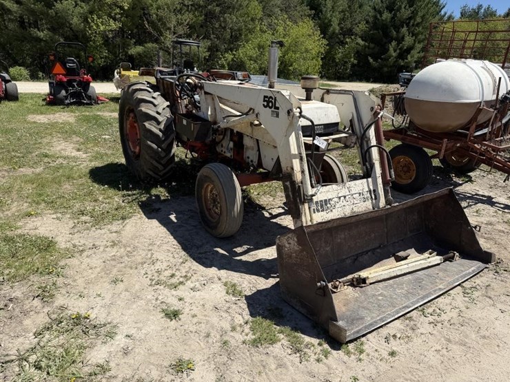 case-1290-tractor-w/56l-loader-bucket-image-3