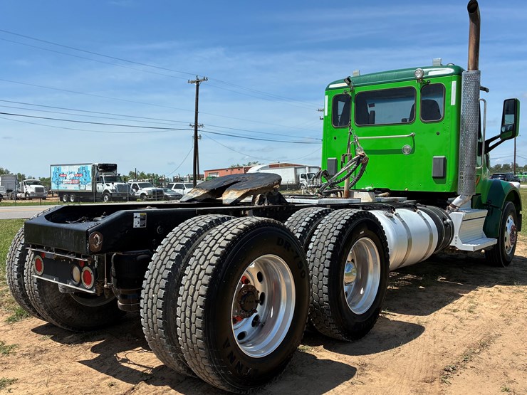 2018-peterbilt-567-image-4