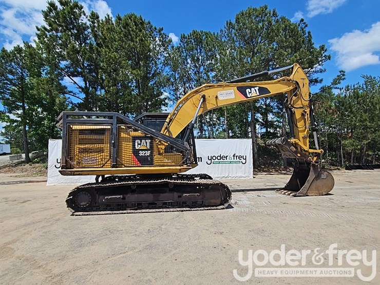 2016-caterpillar-323fl-image-6