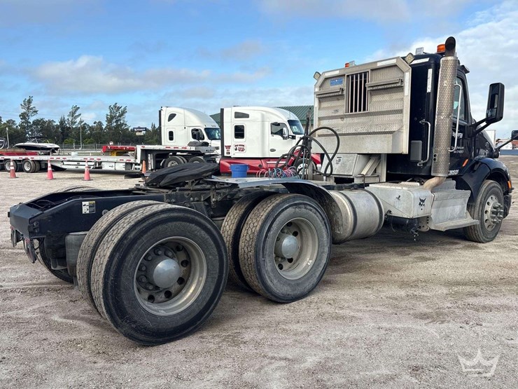 2019-peterbilt-579-image-30