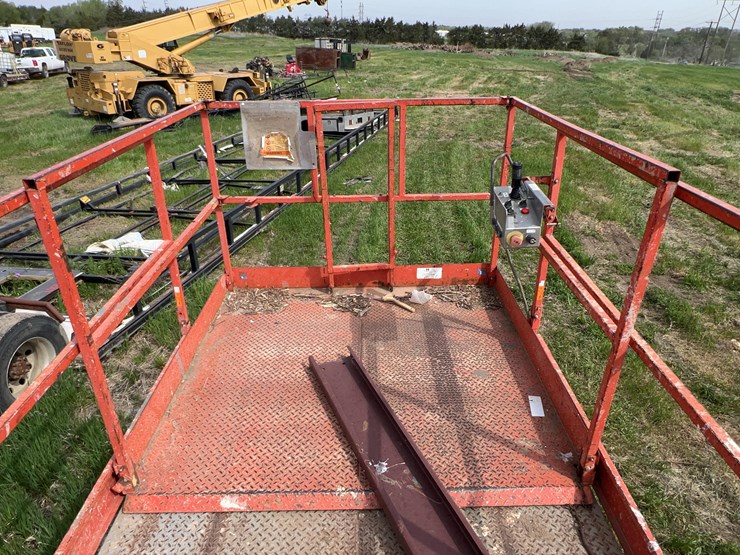 skyjack-sj8243-scissor-lift-image-12