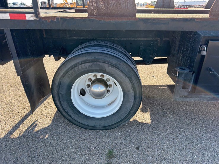 2019-freightliner-m2-106-image-5
