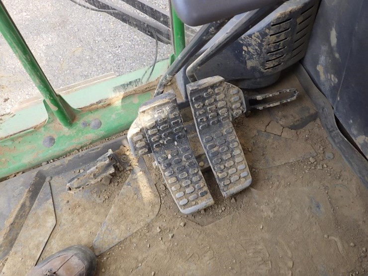 2017-deere-3754g-image-45