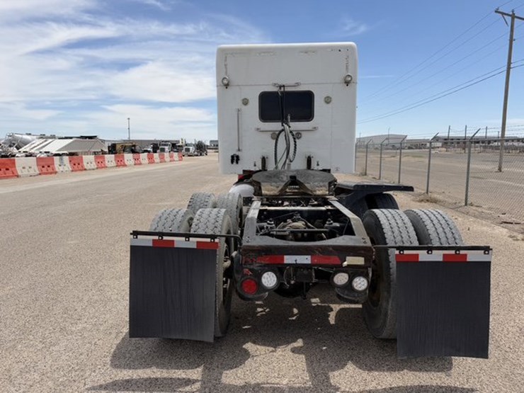 2015-peterbilt-388-image-6