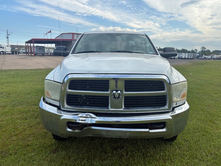 2012-dodge-2500-image-2