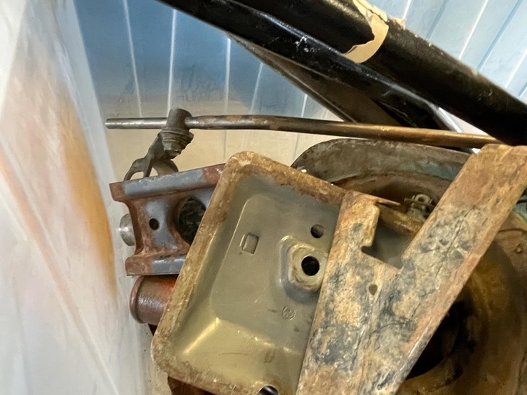 #5403-•-lot-of-classic-car-parts-(las-cruces,-nm)-image-17