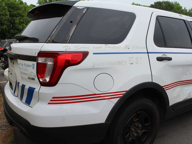 2016-ford-explorer-image-2