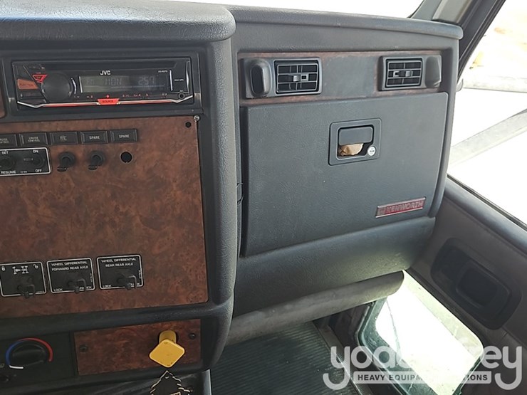 2005-kenworth-t800-image-29