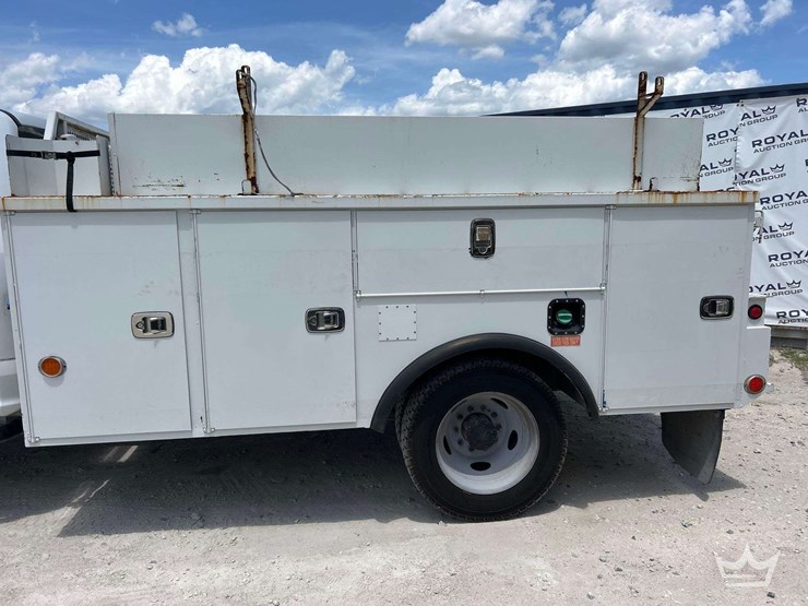2019-ford-f550-image-11