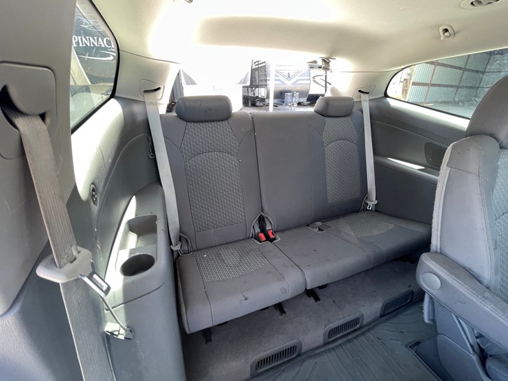2011-chevrolet-traverse-image-100