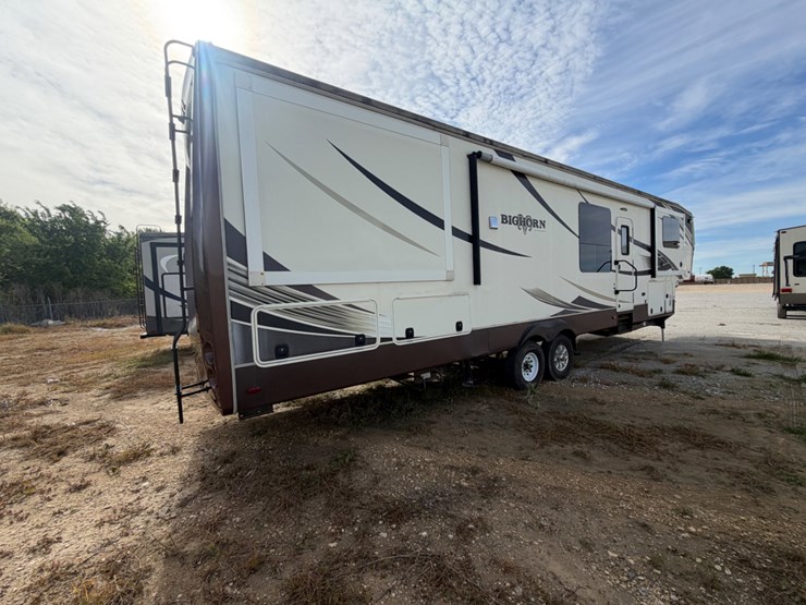 2016-bighorn-5th-wheel-image-5