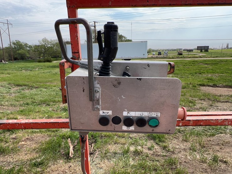 skyjack-sj8243-scissor-lift-image-16