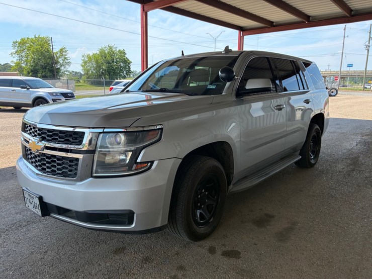 2015-chevrolet-tahoe-image-3