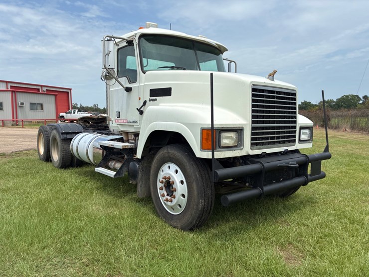 2013-mack-pinnacle-chu613-image-3