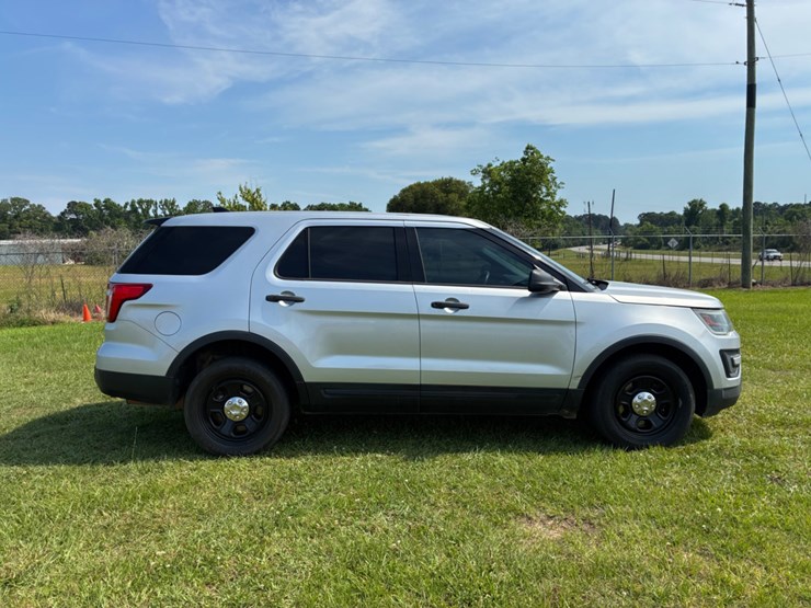 2017-ford-explorer-image-4