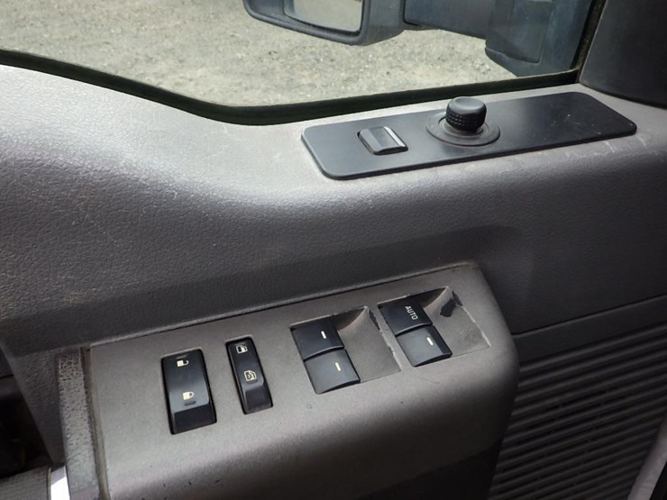 2011-ford-f550-image-36