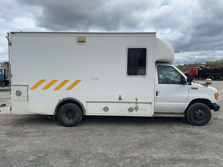 2004-ford-e450-image-4
