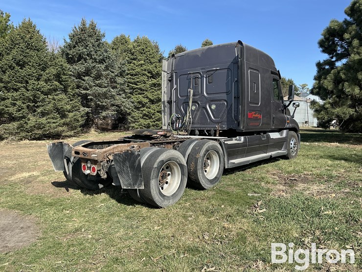 2016-freightliner-cascadia-125-image-5