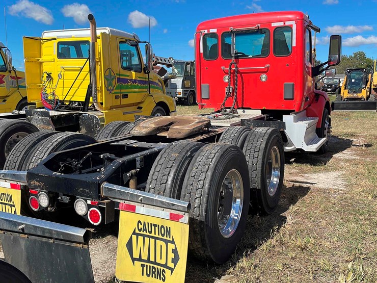 2019-peterbilt-579-image-3