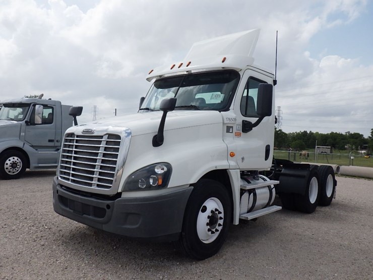 2018-freightliner-cascadia-125-image-1