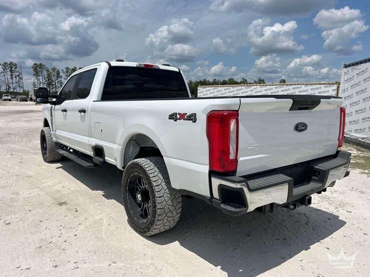 2023-ford-f250-image-4
